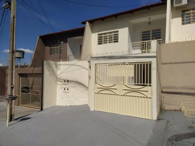 Aluga-se Sobrado com 3 Quartos e Churrasqueira no Setor Sudoeste 