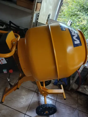 Alugo Betoneira CSMsmart 130L, desmontável e passa em portas e elevadores