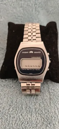 Orient Quartz Chronograph vintage dos anos 1970 (modelo semelhante ao Orient G 611107-40).