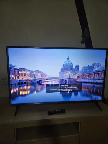 SMART TV LG 43 Polegadas com um leve risco na parte inferior da tela 