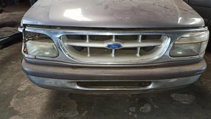 Grade frontal Explorer 97