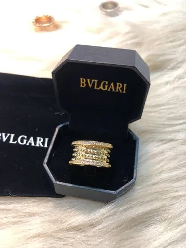 Blvgari luxuosa cravejada B.zero1Rock CRAVEJADA NAS BORDAS