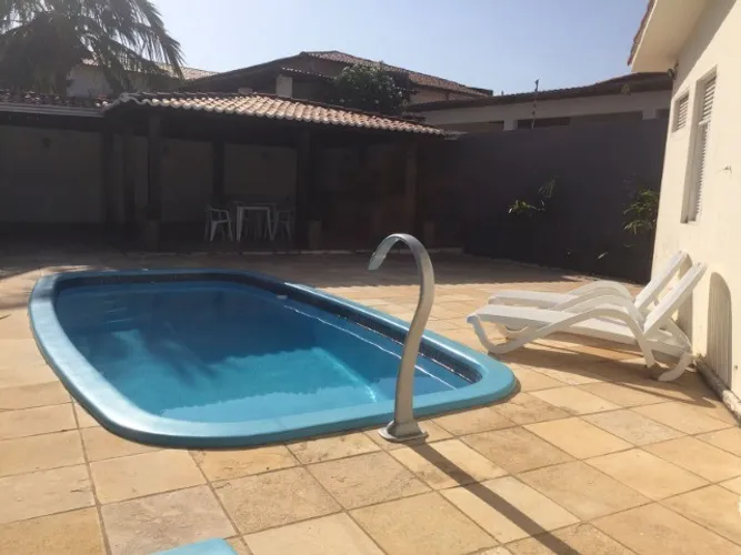 Aluguel por Temporada / Casa com Piscina em Camurupim
