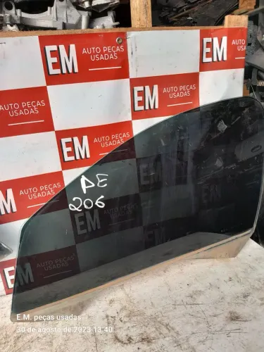 Vidro dianteiro esquerdo Peugeot 206 2002 1.0 4 portas