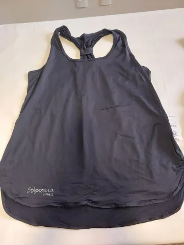 Vendo lote 6 blusas academia marca regateira