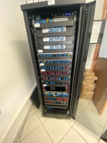 cabo de rede , testes , certificação  montagem de rack