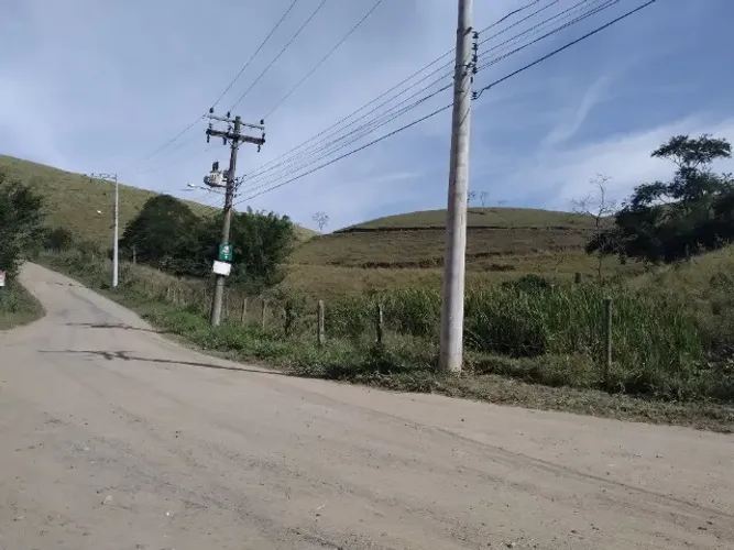 área rural com cerca de 4 alqueires ( 191.500 m2)