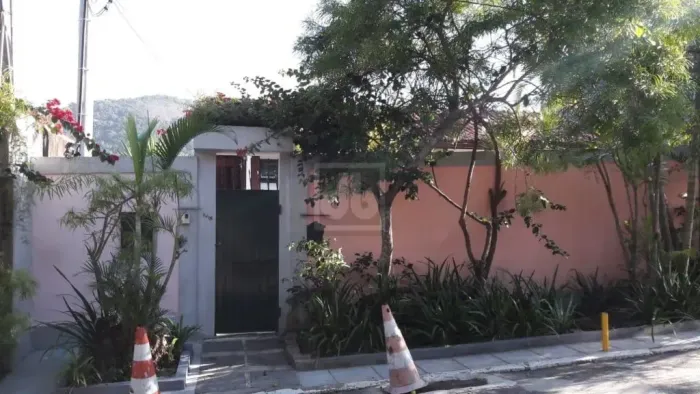 Joá - Rua Professor Julio Lohman - Próxima a Estrada do Joá - Cinco Minutos Praia Joatinga
