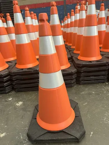 CONE E BALIZADO TIPO T DE SINALIZAÇÃO DE TRÁFEGO 