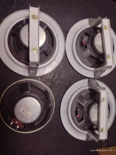 Vendo 4 alto falante com suporte para teto