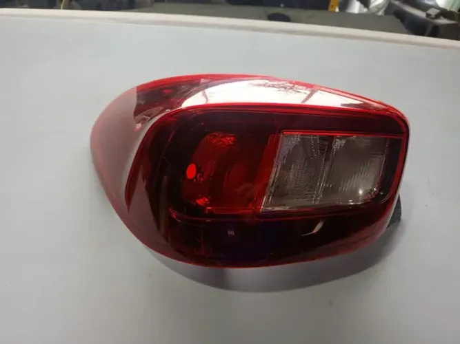 Lanterna kwid 2023