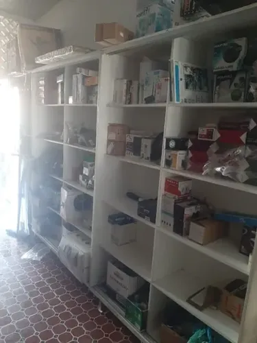 estante branca de MDF