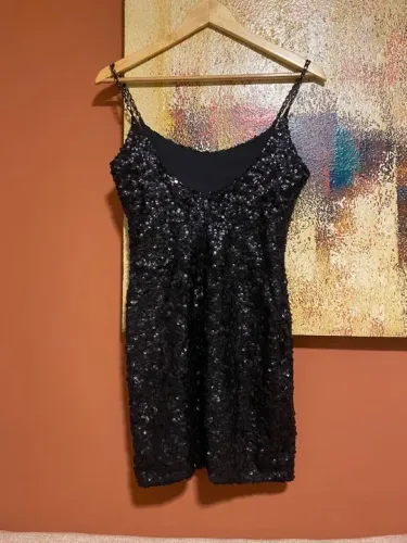 Vestido curto festa preto lantejoulas
