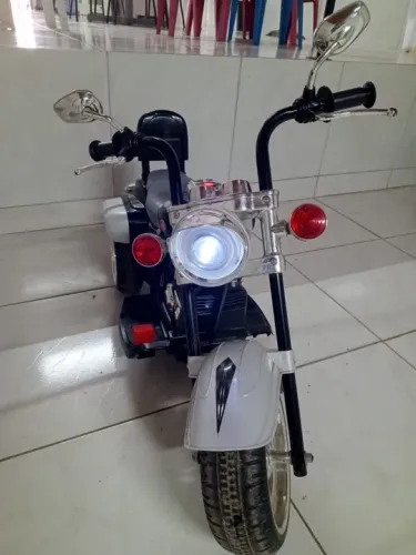Moto Elétrica Triciclo Infantil Bran Harley Davidson 6 Volts Cor Branco Voltagem do car 6V