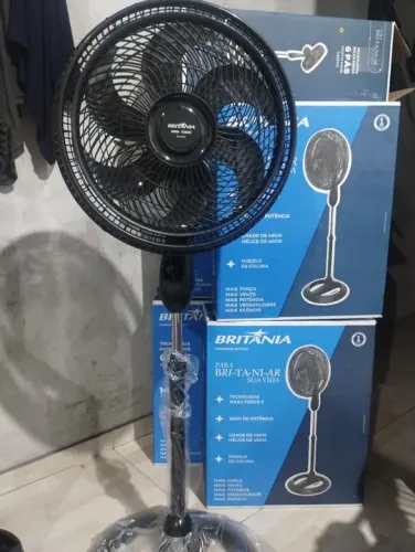 03 X R$ 95,87. Produto novo, lacrado na caixa. Ventilador 40 Cm.