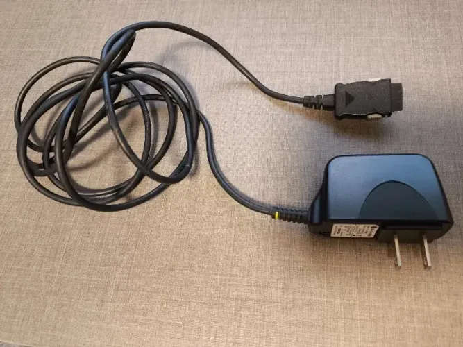 Carregador de celular LG antigo - TA-P01WR - Usado