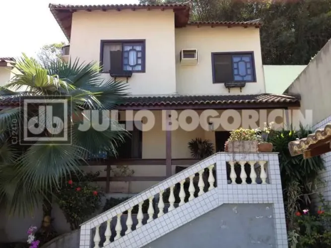 Casa em Condomínio : Duplex / Residencial / Centro do Pechincha