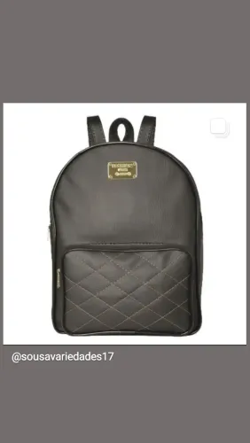 Mochila Feminina Preta com Detalhe Matelassê