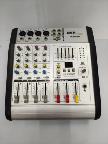 Mesa De Som Amplificada Skp V240a Ótima!! 