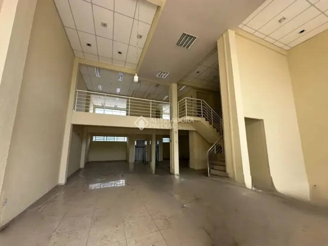 Excelente loja com mezanino em avenida com ótimo ponto comercial!
