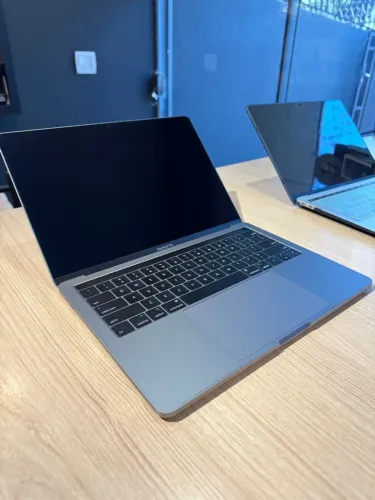 macbook pro 13 2019