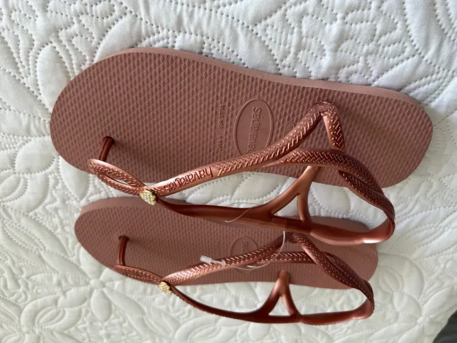 Sandália Havaianas NOVA tamanho 35/36