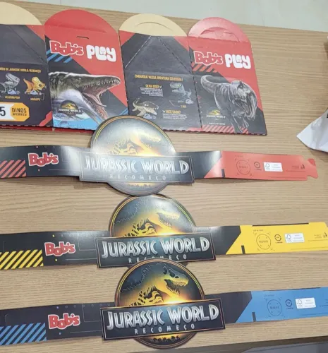Coroas De Papel e Caixa do Lanche Bobs Play - Jurassic World -2025(Unidade