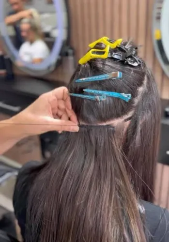 Aplicação de mega hair