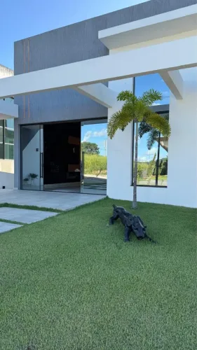 Casa de Alto Padrão em Condomínio de Luxo - 4 Suítes