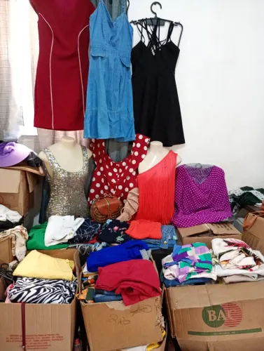 Estou com roupas de Boa qualidade no precinho.Para vc que quer iniciar um bazar ou brechó!
