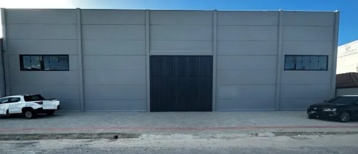 Locação comercial - Galpão com 420m² próximo a região da BR 101 - Camboriú