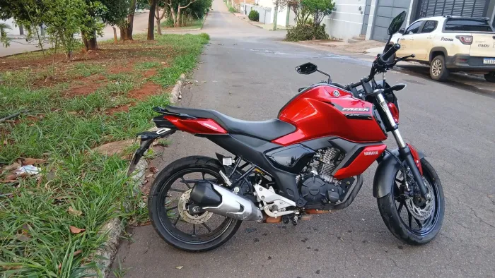 Vendo Fazer F15 150 2023