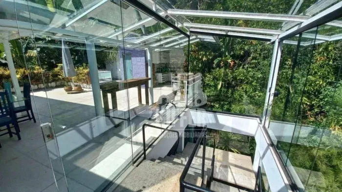 Casa com 3 Suítes e Área Gourmet no Condomínio Fazendinha