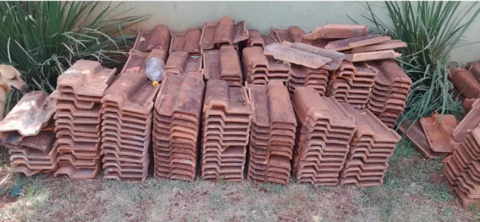 Vendo Telhas Romanas Usadas R$0,60, Cerâmica nemmer, compatível com a três Lagoas