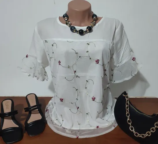 Blusa Feminina de Crepe com Tule Bordado Importada