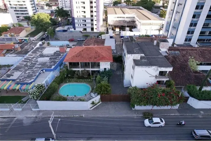 Imóvel com Perfil Comercial/Residencial no Maurício de Nassau  Terreno Amplo com Casa Dupl