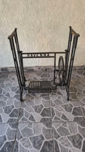 Pe de Máquina , suporte máquina antigo Ravena