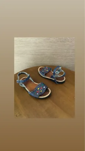 Sandalia de couro número 27