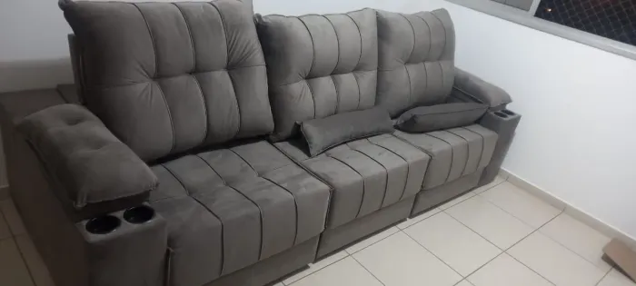 Sofá Retrátil Reciclável 3 Módulos Com Porta Copo nos Braços