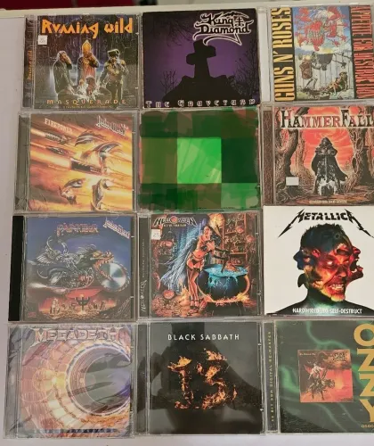 Coleção de CDs de Heavy Metal