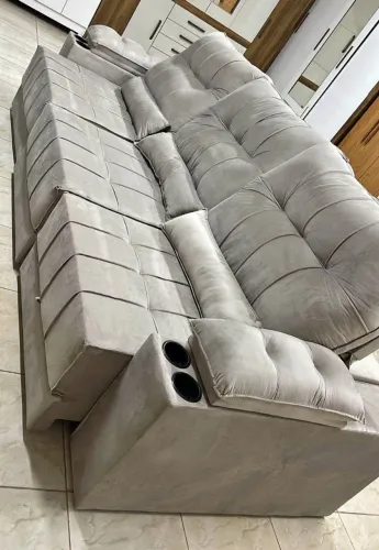 Sofá retrátil reclinável com porta copos imbutido veludo 2.90cm 