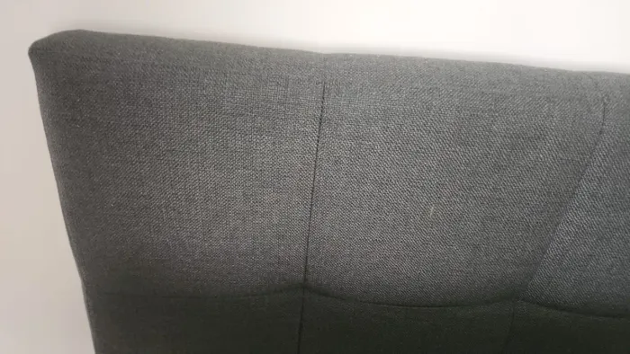 Cabeceira de linho em perfeito estado da tok & stok cinza.