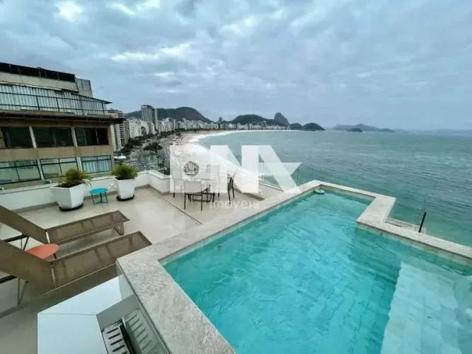 COBERTURA DUPLEX TOTALMENTE REFORMADA NA AVENIDA ATLÂNTICA