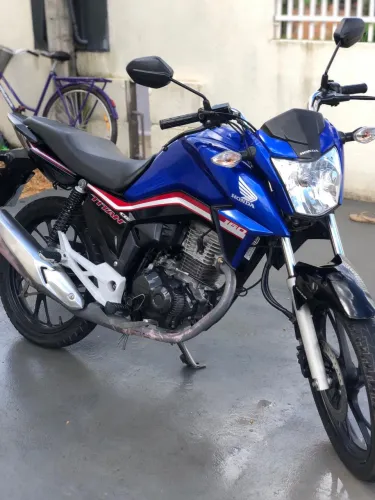 Titan 160, toda em dias. No ponto de transferência, único dono, pouca quilometragem.