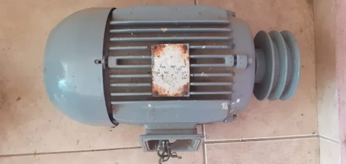 Motor elétrico Weg 4 cv, trifásico, 1730 RPM, baixa rotação, usado