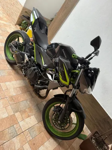 VENDE-SE Z400 NOVISSIMA
