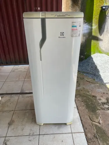 Geladeira Electrolux Gelo Seco 