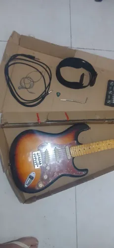 Guitarra strato tagima com pedal cabo e correia