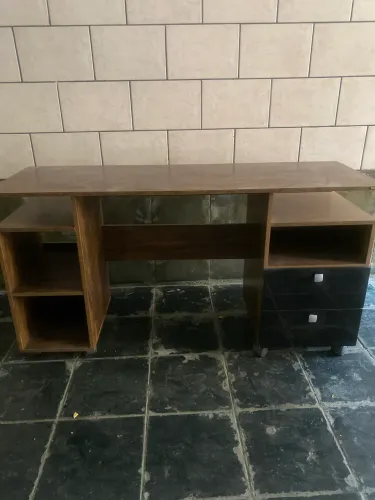 Mesa de madeira para escritório