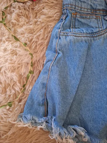 Short Jeans Mocinha Glam Cintura Alta - Detalhe Desfiado